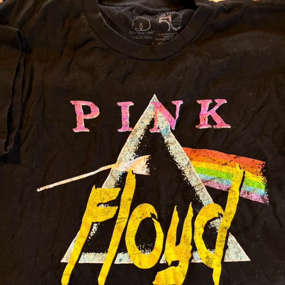 Pink Floyd T Shirt!! XL 100% cotton. Very comfy and colorful! Used like new.